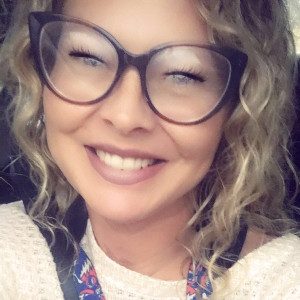 Meet your Posher, Emilee